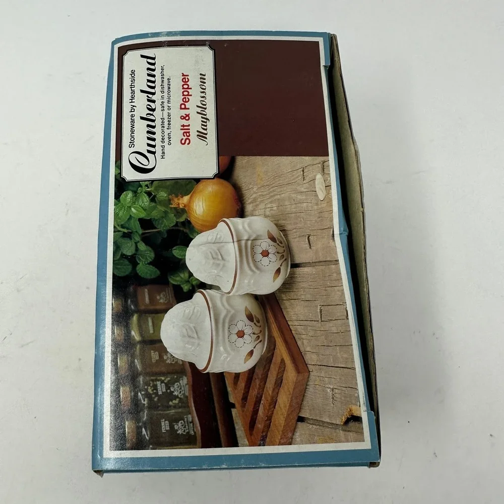 Hearthside Salt Pepper Shakers Unisex OS White Cumberland Mayblossom Stoneware